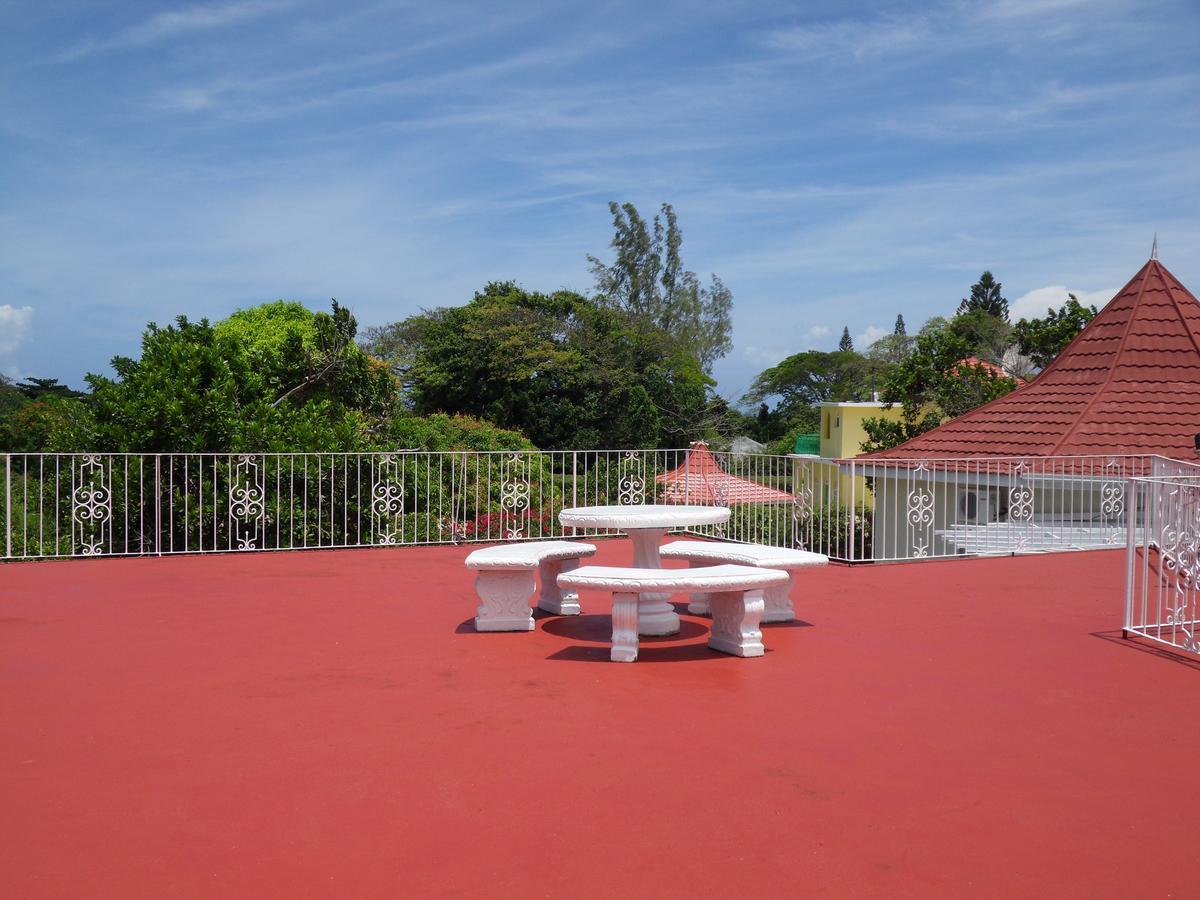 Whistling Villa Runaway Bay Exterior photo