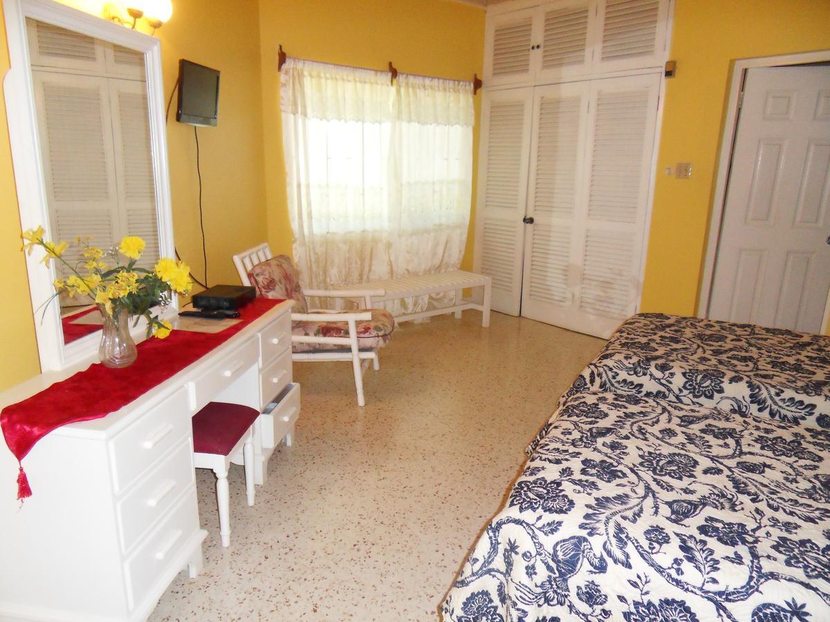 Whistling Villa Runaway Bay Exterior photo