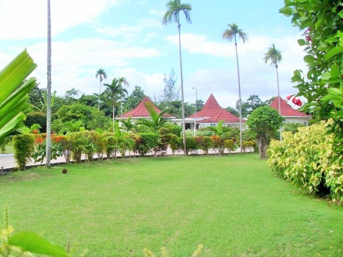 Whistling Villa Runaway Bay Exterior photo